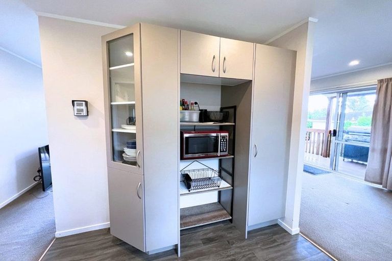 Photo of property in 25 Peterhouse Place, West Harbour, Auckland, 0618