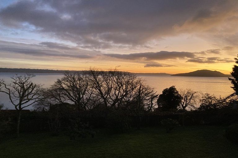 Photo of property in 18 Vista Place, Kawaha Point, Rotorua, 3010