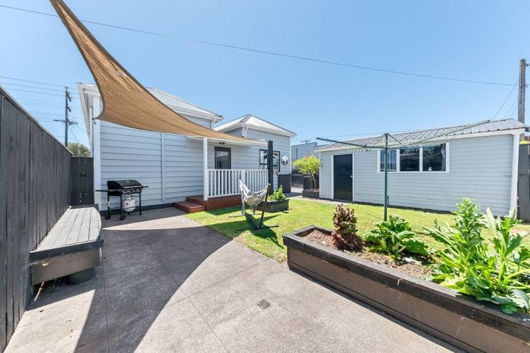 Photo of property in 47 Parris Street, Waitara, 4320