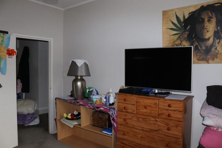 Photo of property in 2/199 Henderson Valley Road, Henderson, Auckland, 0612