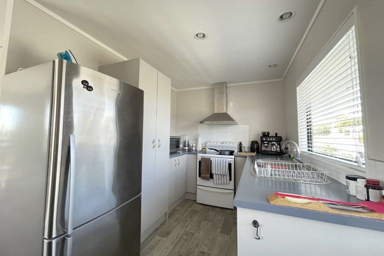 Photo of property in 43 Vera Road, Te Atatu South, Auckland, 0610