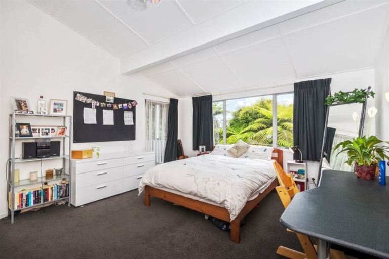 Photo of property in 90a Matipo Road, Mairangi Bay, Auckland, 0630