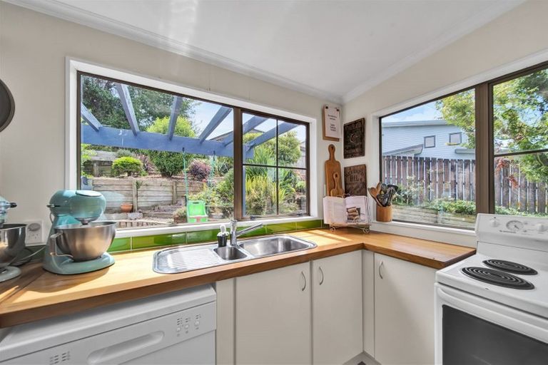 Photo of property in 6 Warkworth Grove, Bell Block, New Plymouth, 4312