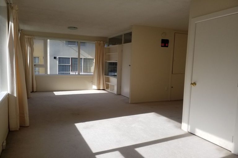 Photo of property in Churchill Flats, 213 The Terrace, Wellington Central, Wellington, 6011