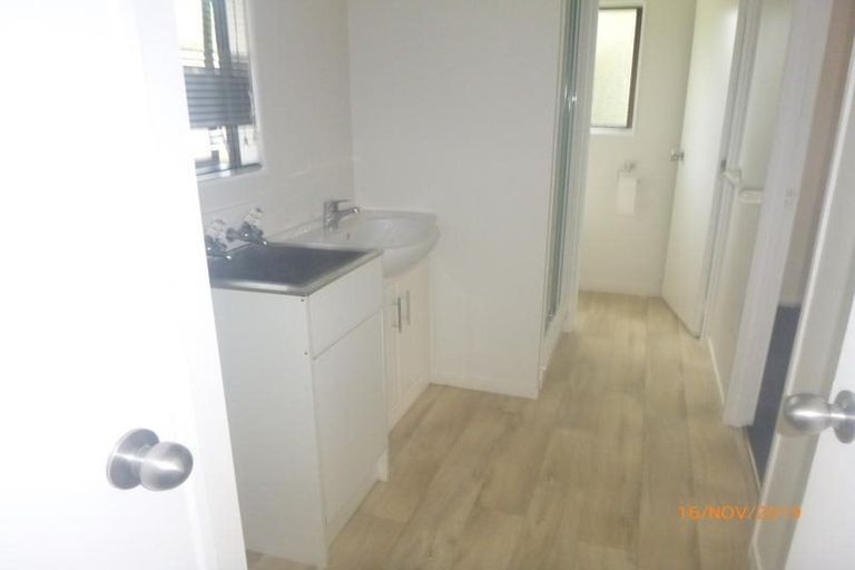 Photo of property in 1/81 Kaurilands Road, Titirangi, Auckland, 0604