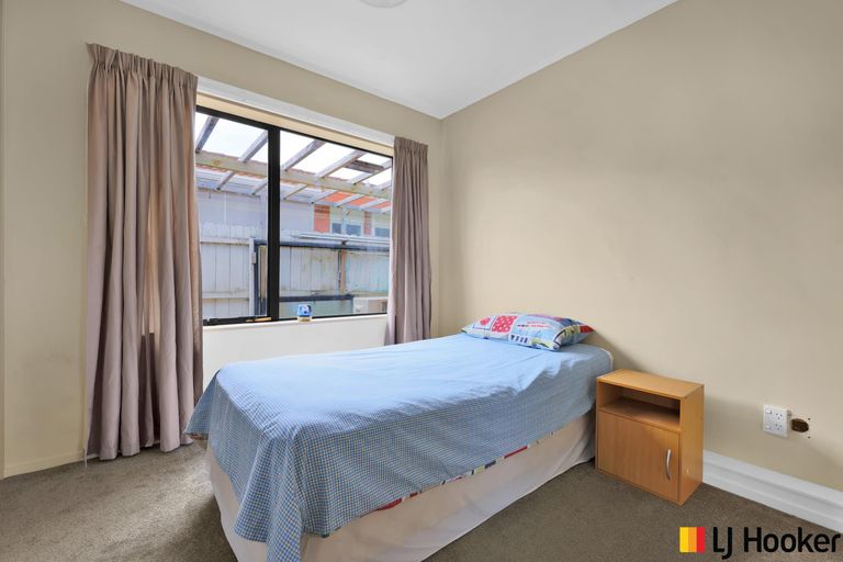 Photo of property in 1/1 Senecio Place, Weymouth, Auckland, 2103