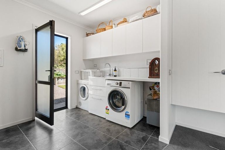 Photo of property in 7 The Glade, Carterton, 5713