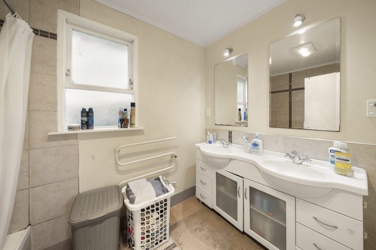 Photo of property in 4 Crampton Place, Manurewa, Auckland, 2102