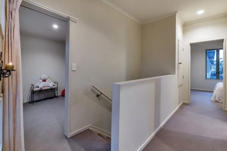 Photo of property in 39 Verdale Circle, Glen Eden, Auckland, 0602