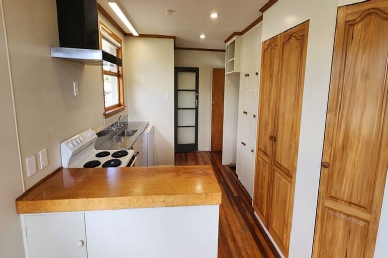 Photo of property in 2 Donnelly Street, Oakura, 4314