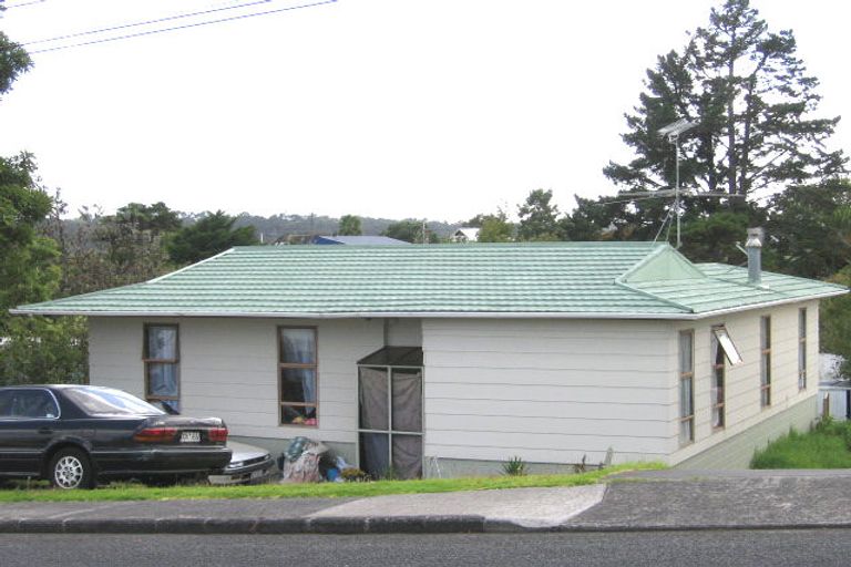 Photo of property in 1/57 Aeroview Drive, Beach Haven, Auckland, 0626