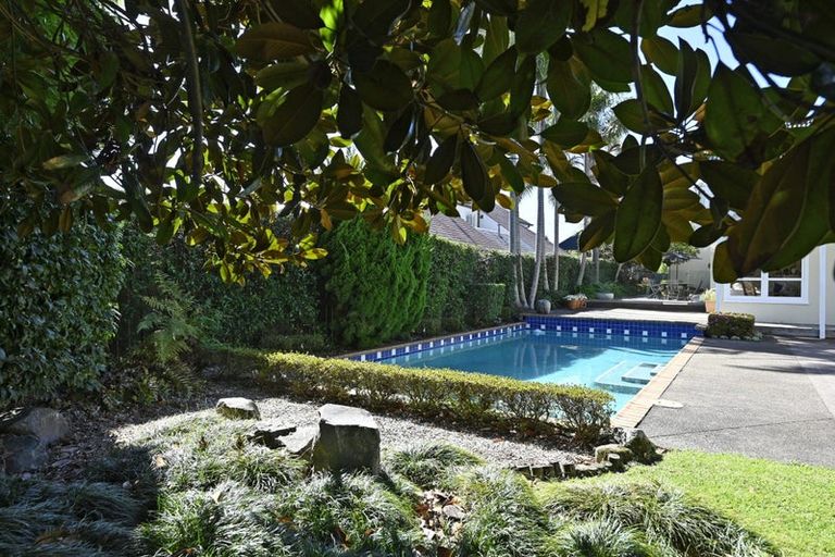 Photo of property in 12 Cecil Road, Milford, Auckland, 0620