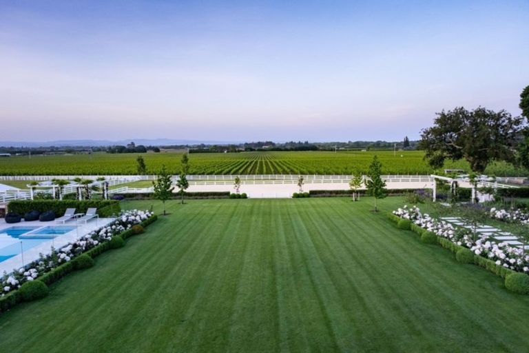 Photo of property in 337 Te Mata Road, Havelock North, 4294