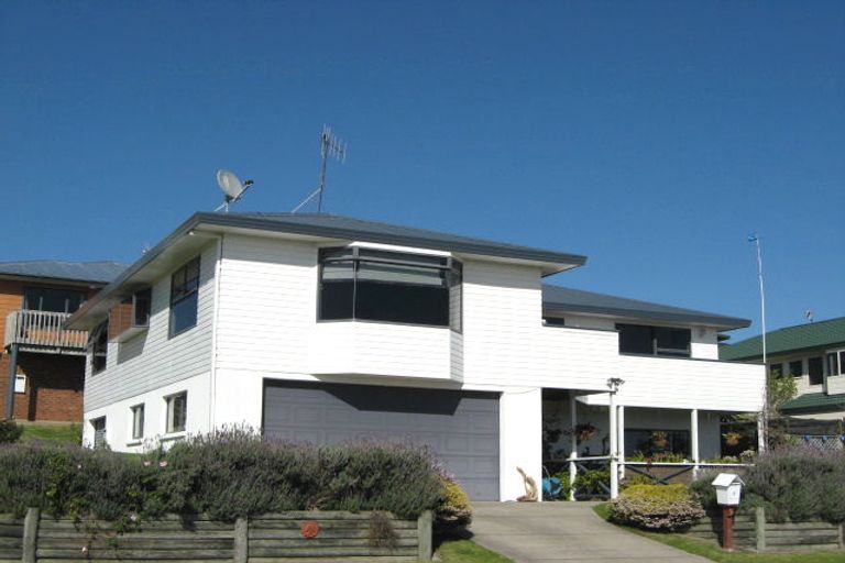 Photo of property in 2 Panorama Place, Coastlands, Whakatane, 3120