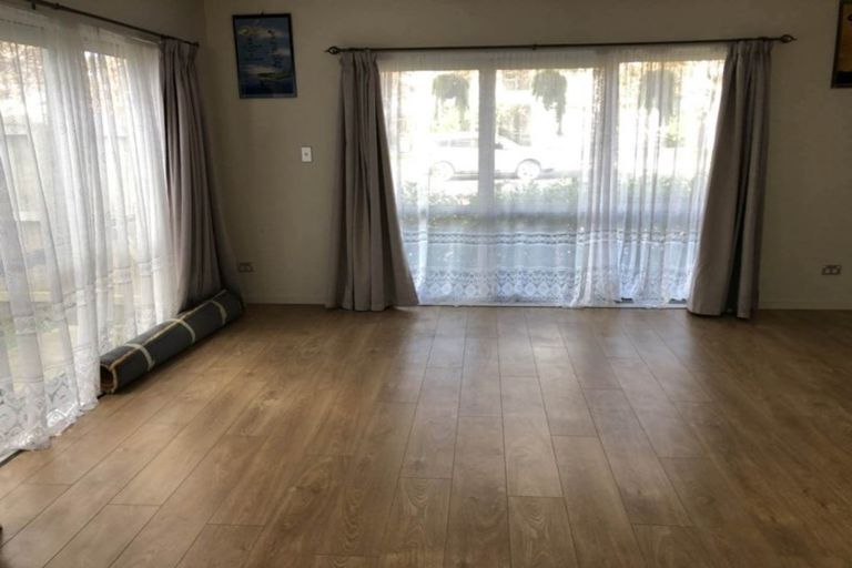 Photo of property in 8 Tarapiroe Avenue, Takanini, 2112