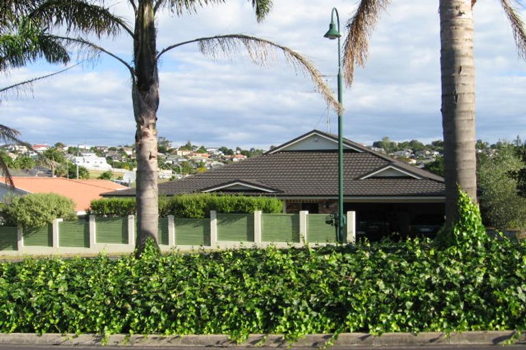 Photo of property in 4 Calypso Way, Unsworth Heights, Auckland, 0632