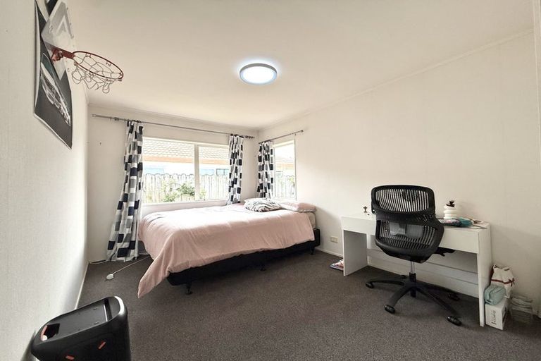 Photo of property in 1/11 Keswick Close, Northpark, Auckland, 2013