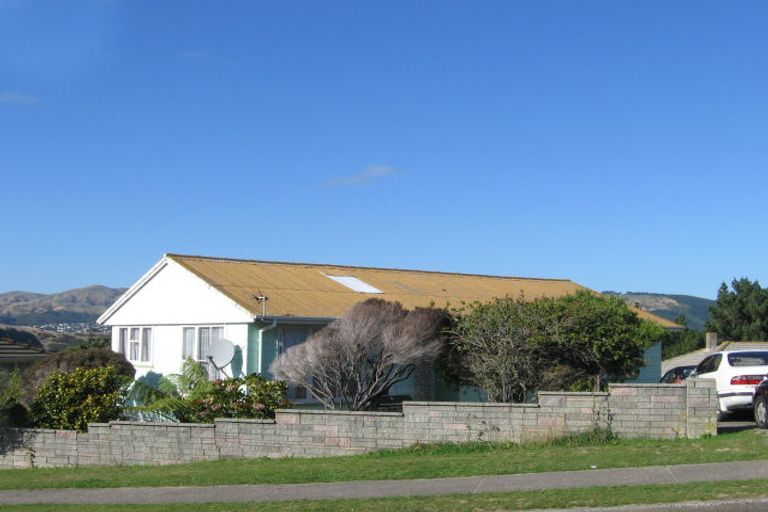 Photo of property in 25 Takapuwahia Drive, Takapuwahia, Porirua, 5022