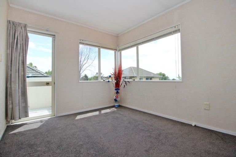 Photo of property in 2/5 Juvena Place, Clover Park, Auckland, 2019