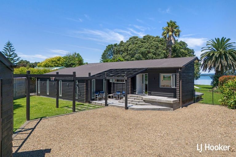Photo of property in 13 Waione Avenue, Athenree, Waihi Beach, 3177