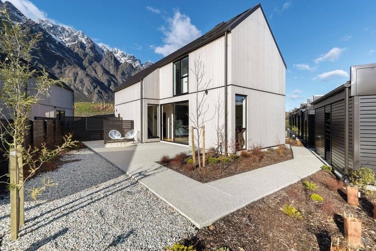 Photo of property in 5 Crossfall Lane, Jacks Point, 9371