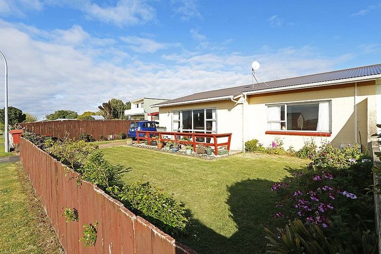 Photo of property in 50 Brennan Place, Opunake, 4616