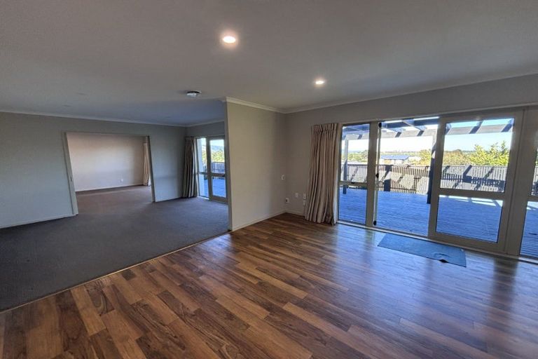 Photo of property in 6 Kea Place, Fitzherbert, Palmerston North, 4410