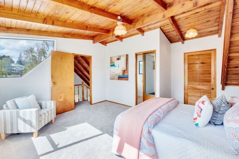 Photo of property in 5 Kayle Glen, West Harbour, Auckland, 0618