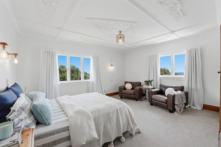 Photo of property in 6 Ridge Lane, New Plymouth, 4310