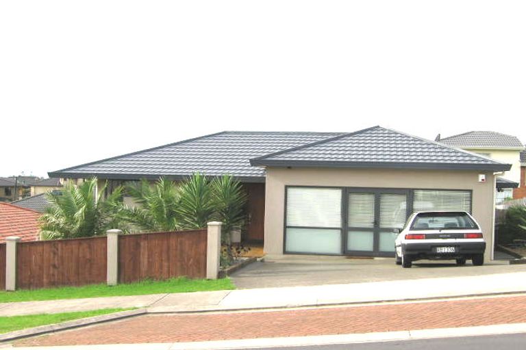 Photo of property in 29 Roy Maloney Drive, Henderson, Auckland, 0612