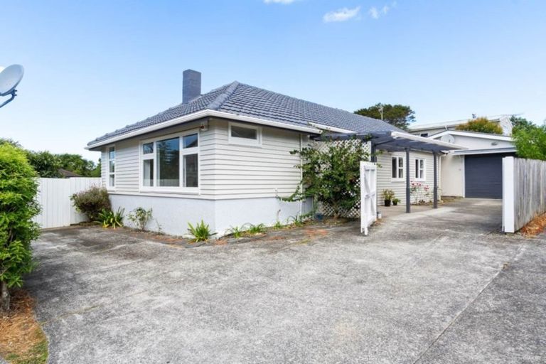 Photo of property in 2/42 Pomaria Road, Henderson, Auckland, 0610