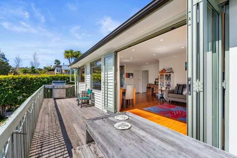 Photo of property in 12 Linwood Avenue, Forrest Hill, Auckland, 0620