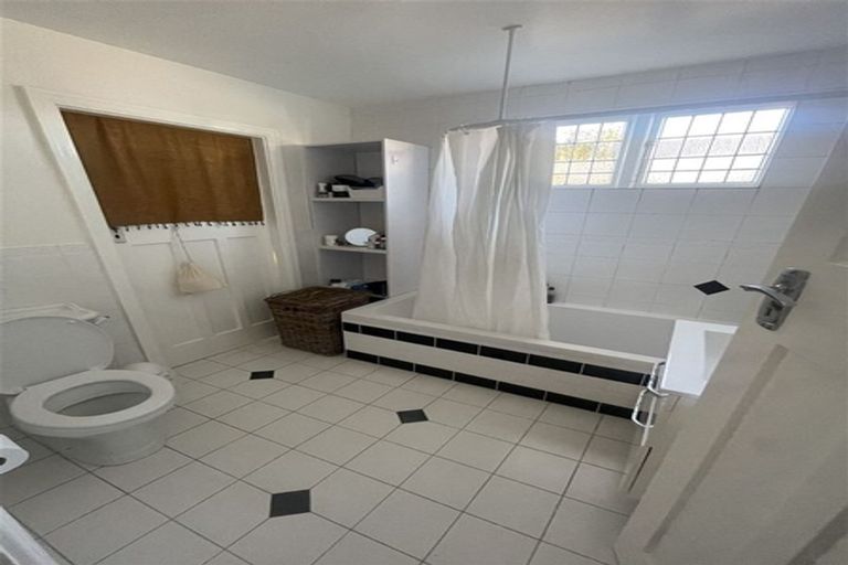 Photo of property in 108 Weston Road, St Albans, Christchurch, 8052