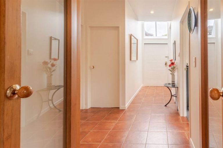 Photo of property in 2/290 Withells Road, Avonhead, Christchurch, 8042