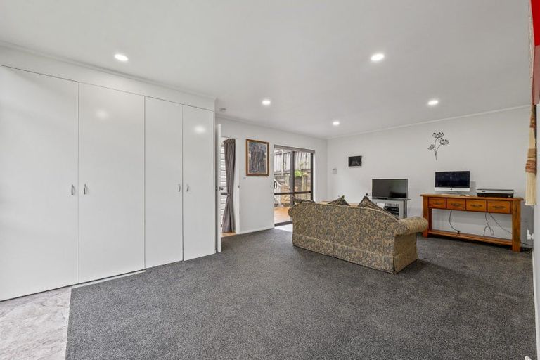 Photo of property in 92 Heta Road, Highlands Park, New Plymouth, 4312
