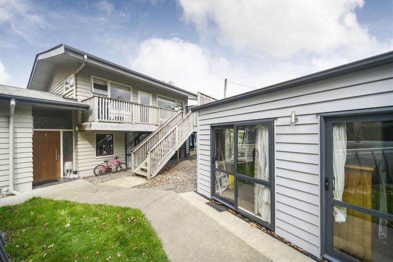 Photo of property in 4 Waicola Drive, Fitzherbert, Palmerston North, 4471