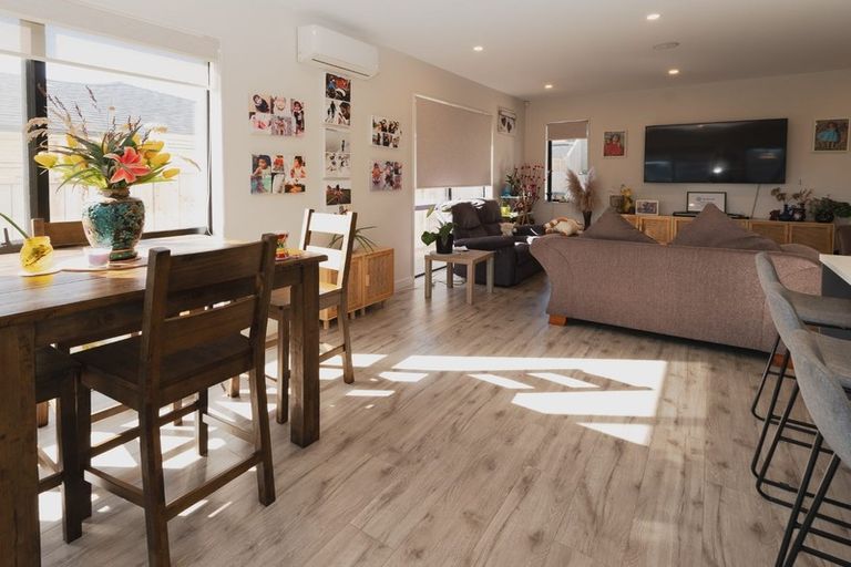 Photo of property in 58 Accolage Boulevard, Kumeu, 0810