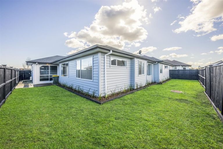 Photo of property in 18 Paso Fino Crescent, Karaka, Papakura, 2113