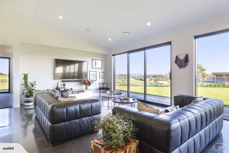 Photo of property in 15 Kotuku Road, Waiuku, 2682