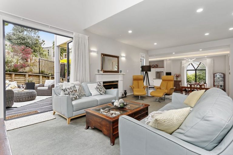 Photo of property in 61 Newhaven Terrace, Mairangi Bay, Auckland, 0630