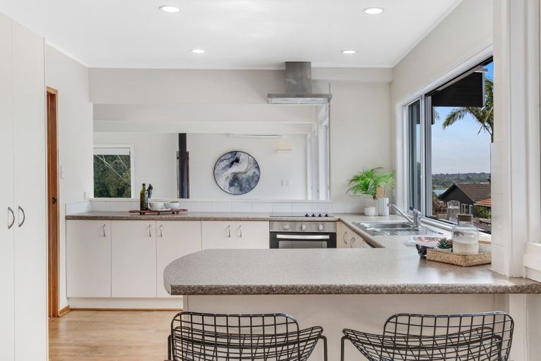 Photo of property in 22 Andrea Place, Sunnyhills, Auckland, 2010