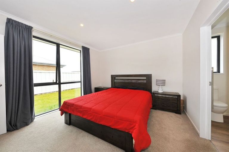 Photo of property in 24 Sholto Duncan Crescent, Halswell, Christchurch, 8025