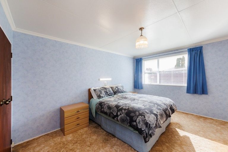 Photo of property in 11 Cecil Place, Cloverlea, Palmerston North, 4412