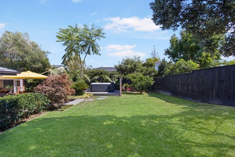 Photo of property in 18 Meadway, Sunnyhills, Auckland, 2010