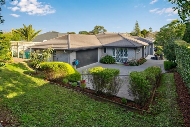 Photo of property in 98 Beach Road, Mellons Bay, Auckland, 2014