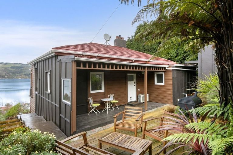 Photo of property in 25 Adderley Terrace, Ravensbourne, Dunedin, 9022