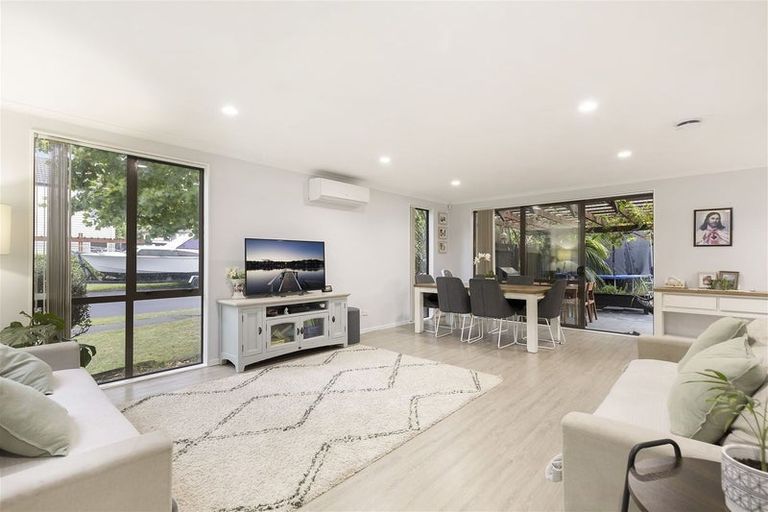 Photo of property in 34 Bruce Pulman Drive, Takanini, 2112