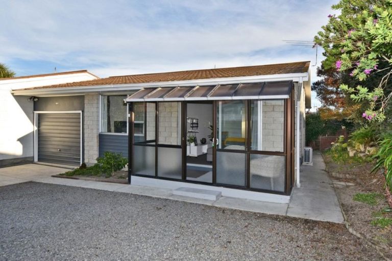 Photo of property in 2/498 Linwood Avenue, Woolston, Christchurch, 8062