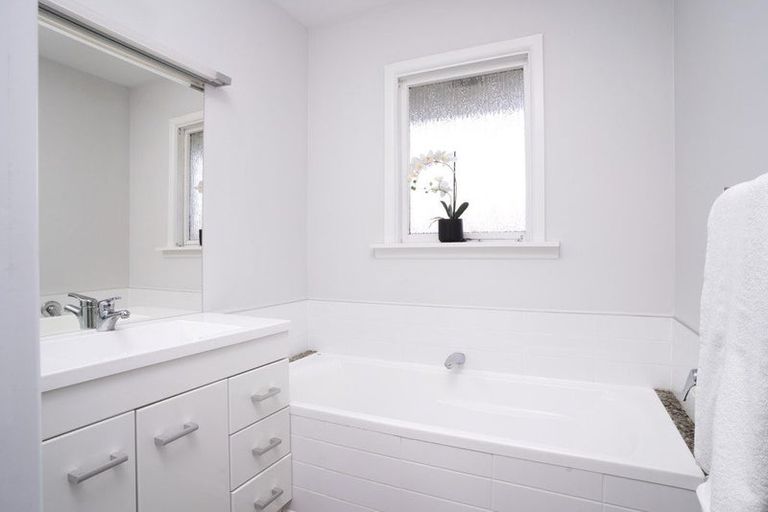 Photo of property in 35 Dunster Street, Burnside, Christchurch, 8053