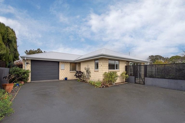 Photo of property in 2/417a Bower Avenue, Parklands, Christchurch, 8083